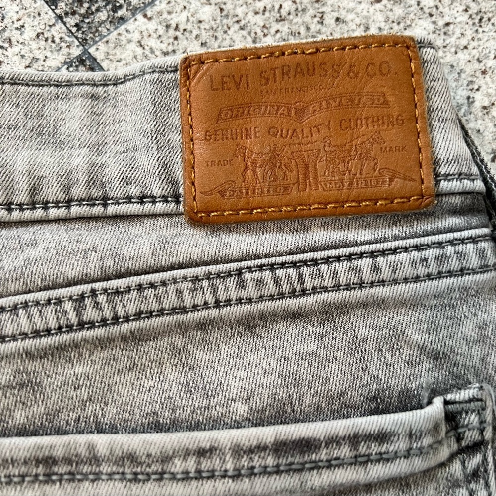 ❤️3/$15 Levi Strauss & Co Women's Gray Skinny Jeans- Waist 30 - Picture 12 of 14